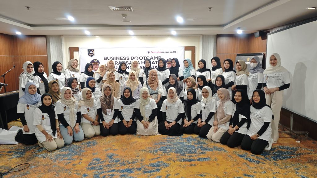 Pengembangan UMKM Hulu Sungai Selatan Bersama Femaleupreneur.ID Melalui Manajemen Usaha dan Digital Marketing